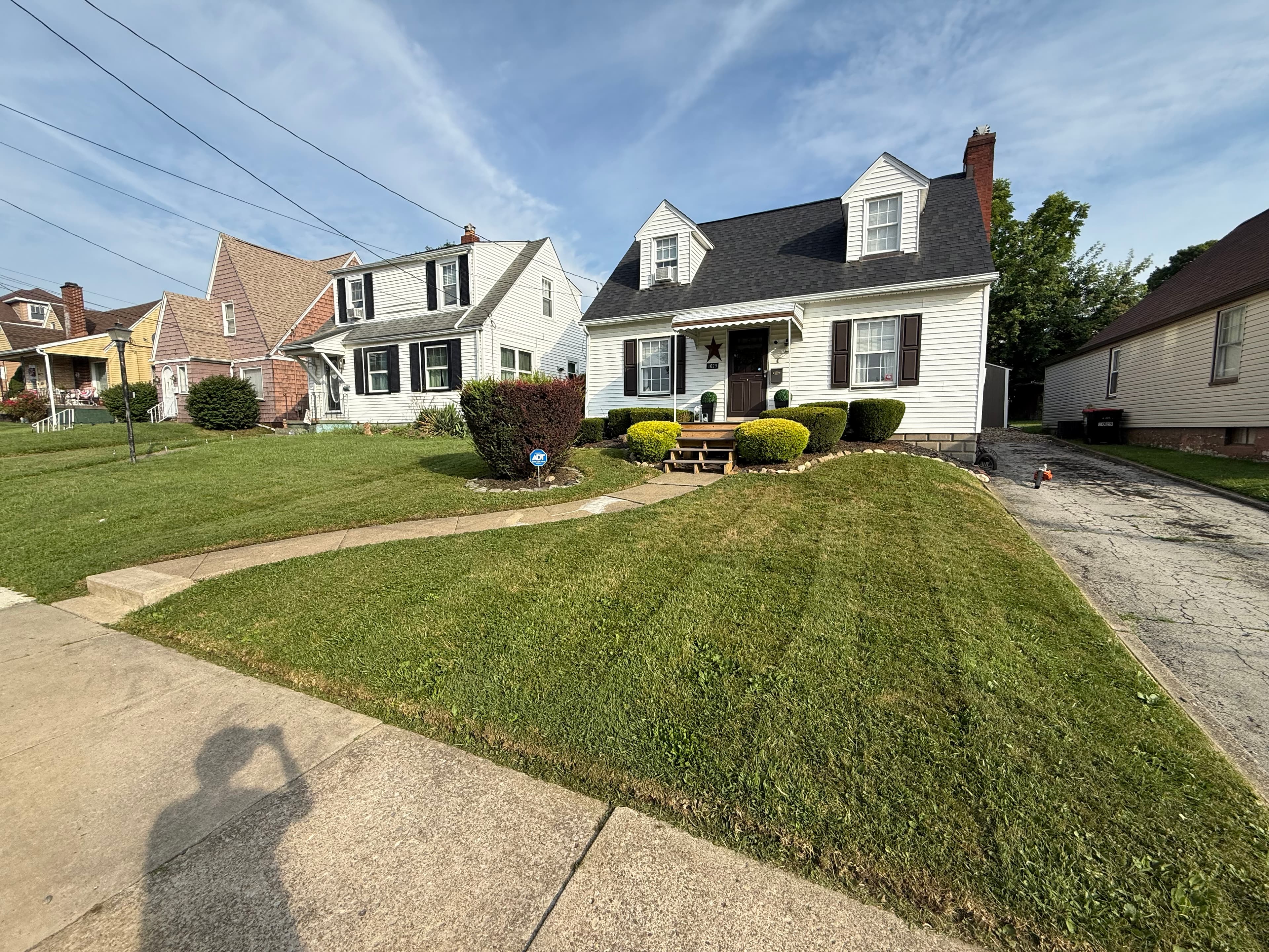 Sharp lawn edging and mowing